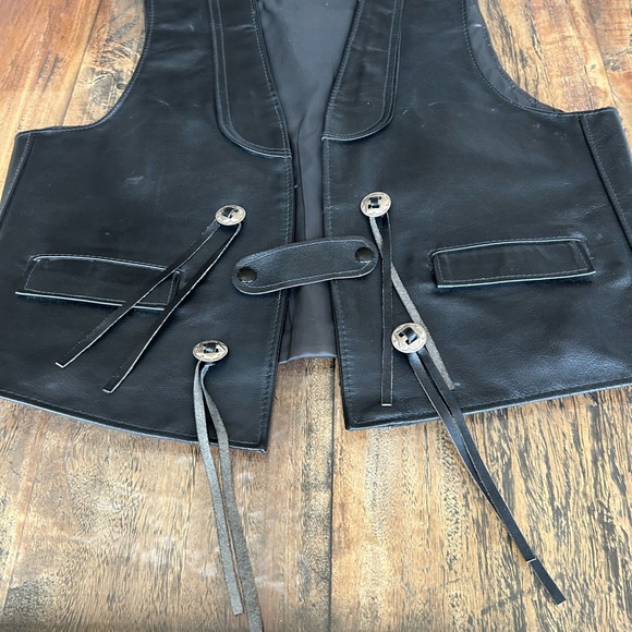 Black Leather Vest with Button Details Schott Western Vest vintage - Picture 1 of 2